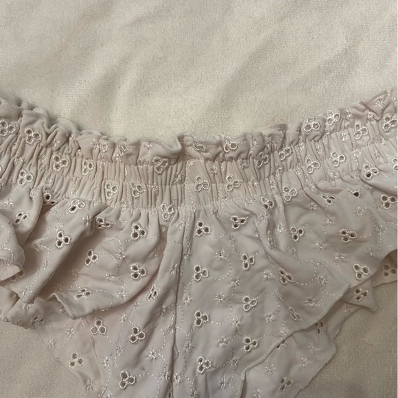 New! Frankie’s Gigi Hadid Pippa Ruffled Eyelet Lace bikini bottom 3912 - Picture 3 of 9